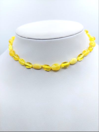 Детские бусы из обработанного янтаря через узелок 00779