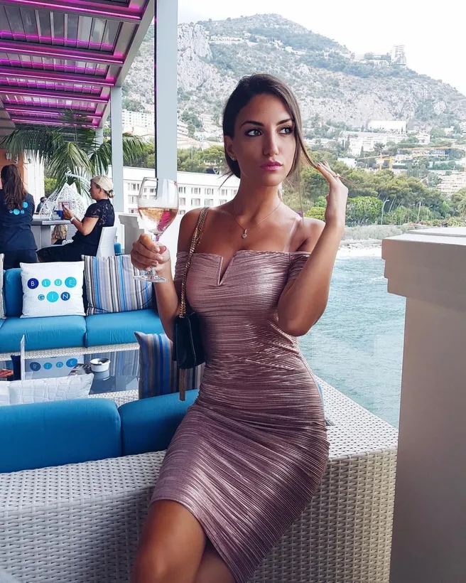 Требуются не закомплексованные девушки на работу 