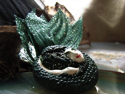 Авторская брошь с русалкой - "Спящая русалочка" из термоглины с микробисером и шёлком