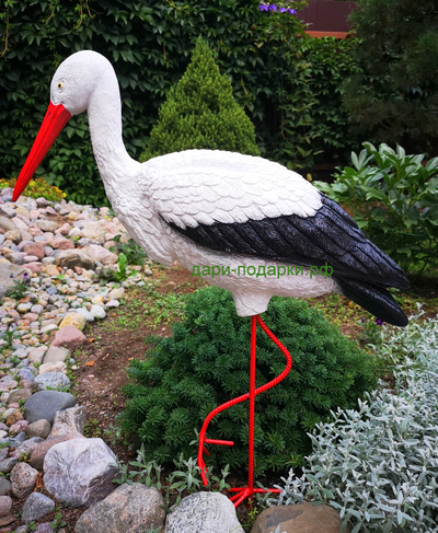 Аист  115*72 см  2,8кг  полистоун Россия 2859/012484  Аист - является символом новой жизни. Согласно русским народным поверьям, аист - птица, приносясчастьВаш е щая в дом. Также аист покровительствует рождению детей.