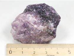 Лепидолит фиолетовый, необработанный образец, Бразилия (42*30*24 мм, 46 г) №38265