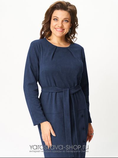 Женское платье полуприлегающего силуэта в синем цвете