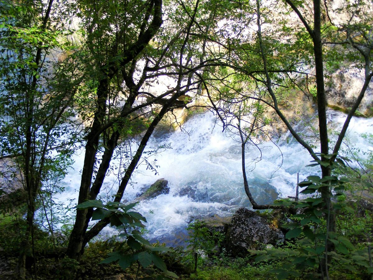 Чернореченский водопад