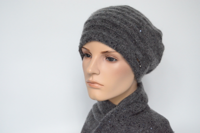 Темно - серый вязаный женский берет полосами Vizio Италия 8067 фото
