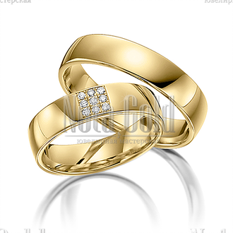 Классические обручальные кольца из желтого золота с квадратом из девяти бриллиантов в женском кольце