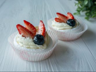 Десерт Анна Павлова со свежей ягодой (50 г)