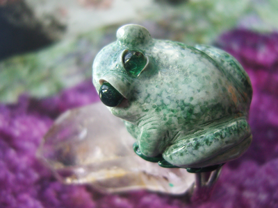 Кольцо-талисман с изумрудом "Исполняющая желания, Древняя Лягушка"