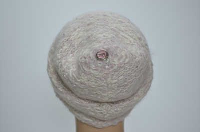 Зимняя розовая шапка бини