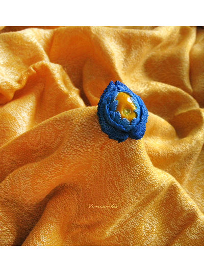 Яркая брошь с пёрышками "Волшебный персик"