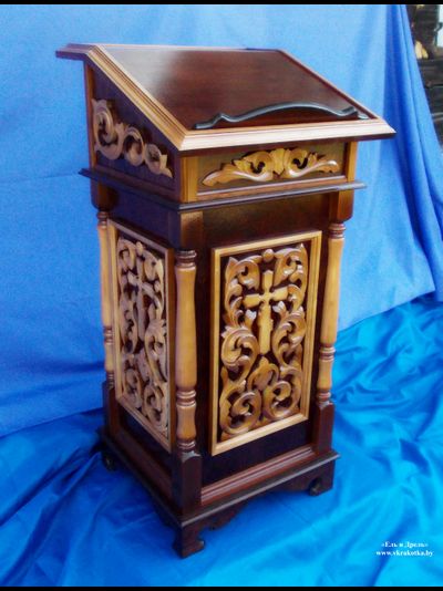 Аналой с резьбой по дереву