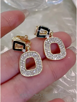 Модель : АЛ-346.Овальные клипсы в стразах