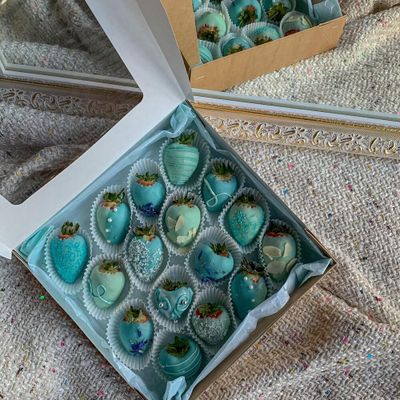 Коробочка с клубникой тиффани