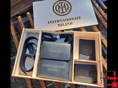 Подарочный набор сумка, обложка, кошелек, ремень с индивидуальными гравировками