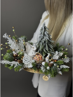 Новогодняя композиция с белочкой и дед морозом