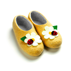 Купить войлочные тапочки «Божья коровка на ромашке»