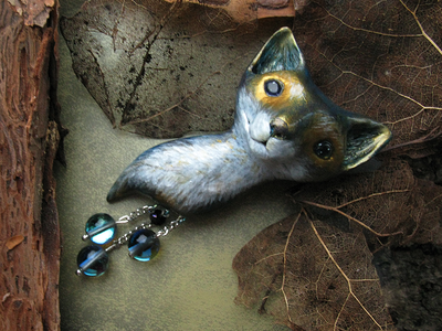 Волшебная брошь "Ледяная Лисичка - Хозяйка Зимнего Леса"