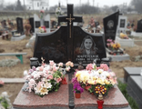 Двойной памятник с крестом в западном стиле