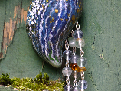 Необычная брошь "Морская Кицунэ - Волшебная Лисичка" (шёлк, флюорит, кварц)