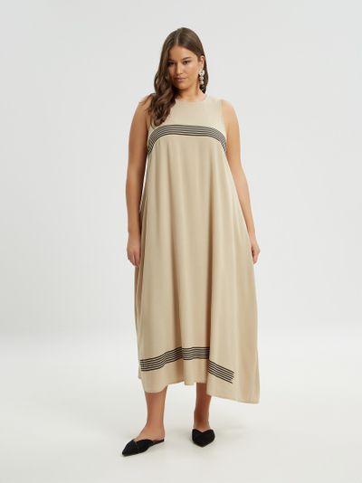 Летнее платье беж с эффектной черной отделкой