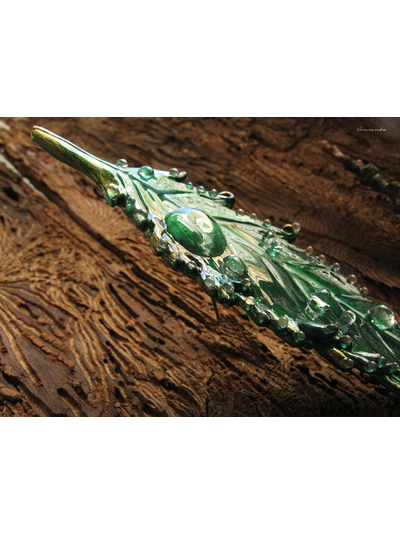 Весенняя брошь "Листок Павлинникуса" - волшебный подарок к 8 марта!