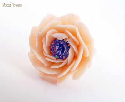 Кольцо "Персик" с голубым кристаллом Сваровски.