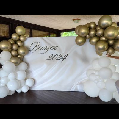 Оформление выпускного в светлом бело-золотом стиле № 1456