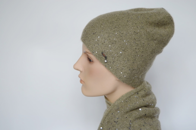 Оливковая женская шапка с пайетками Vizio Италия 8058 CY