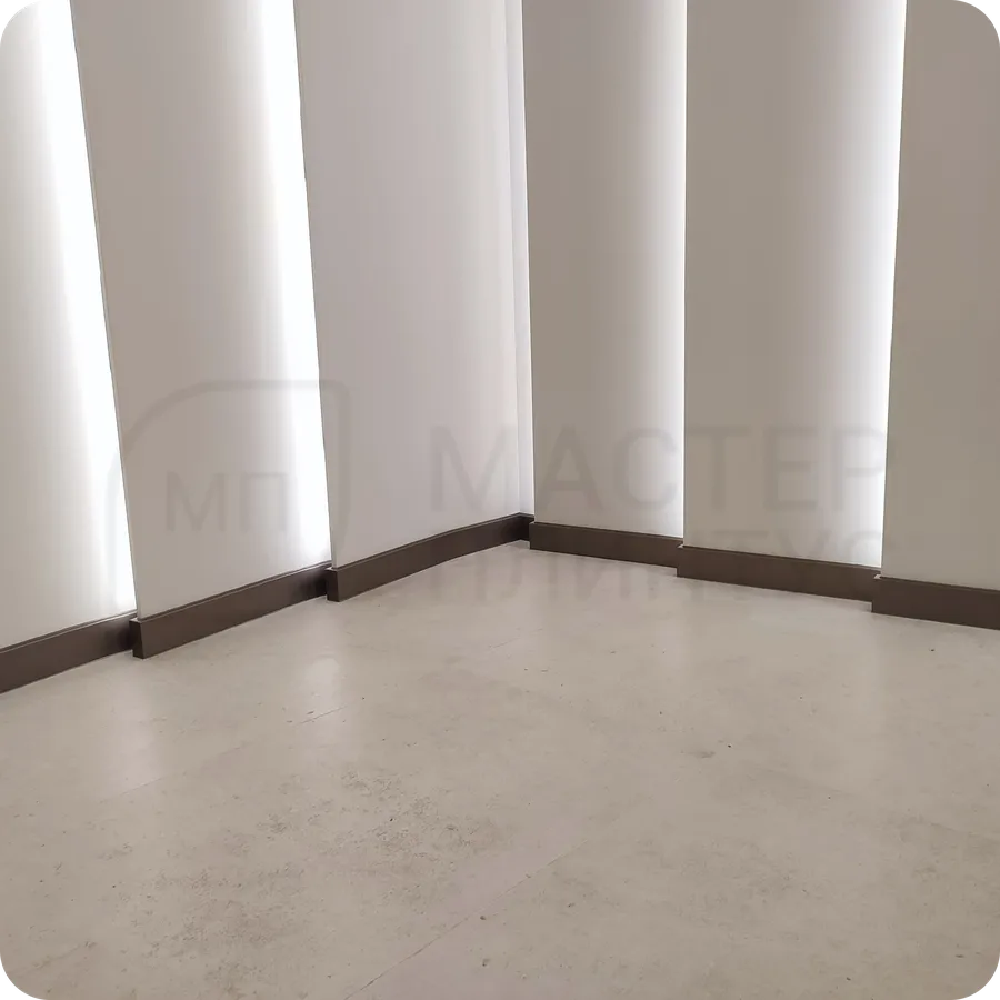 Практичная роскошь: монтаж Dollken Cubu Flex Life 80 сочетает в себе практичность гибкого материала и роскошный бронзовый дизайн.