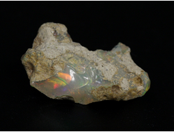 Опал благородный с яркой иризацией, Эфиопия (24*15*9 мм, 2,1 г) №23473