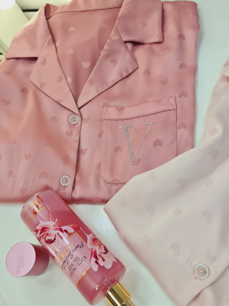 Домашняя одежда Виктория Сикрет с сердечками цвет розовый