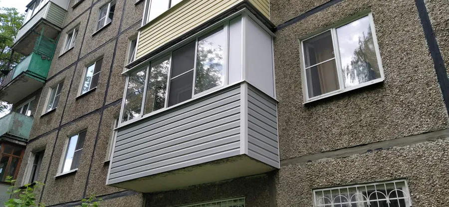 алюминиевый балкон с сайдингом