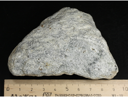 Тальк белый с актинолитом, необработанный, дикий образец, Россия, Северный Кавказ, КЧР (94*65*30 мм, 240 г) №37781