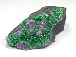 Уваровит кристаллы на породе, Урал (54*30*40 мм, 93 г) №25870