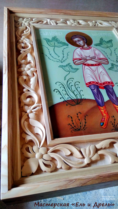 Киот в резной раме