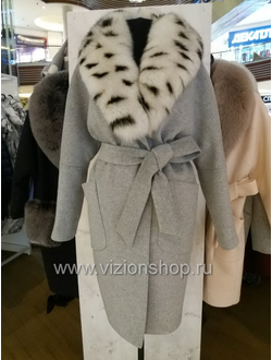 zhenskoe-palto-s-pescovym-vorotnikom-pod-rys-kupit