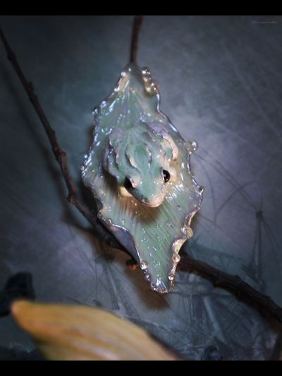 &quot;Принцесса Льдистого Сада, Селадон&quot;, коллекционная мини-брошь с лягушкой