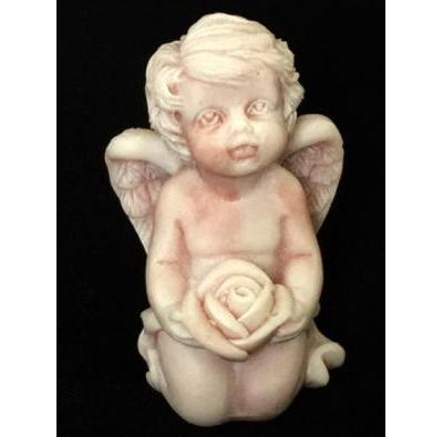 Фигурка Ангелочек на коленях с бутоном розы.ОПТ