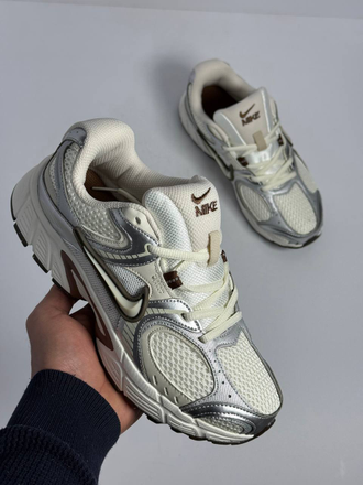 Nike V5 RNR Sail Fauna Brown