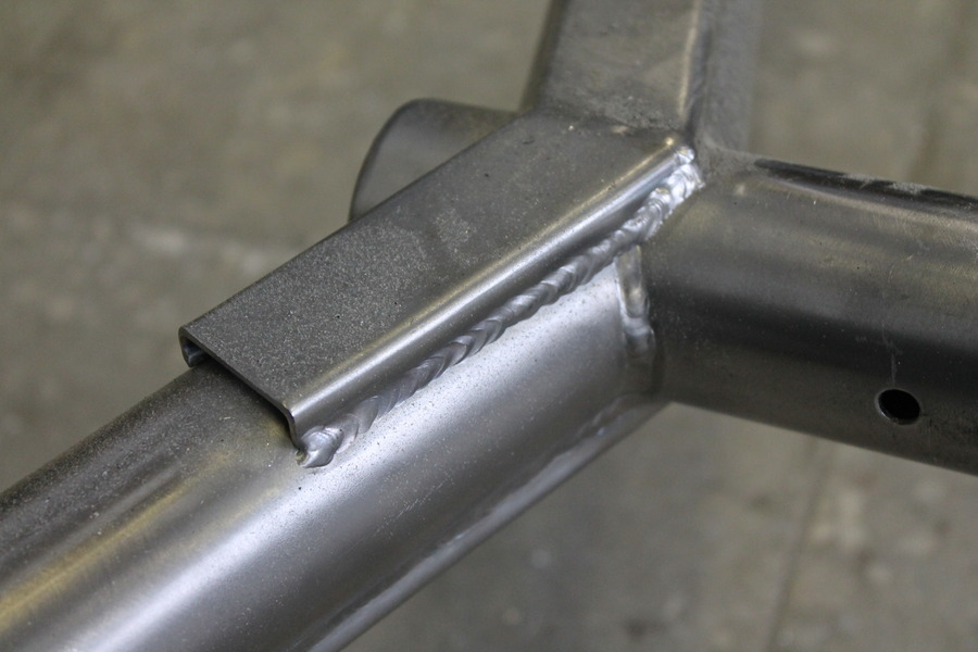 можно на титановую. можно на титановую. дуговая сварка вольфрамовым электродом. грудная клетка фото в одежде. пластина lcp дистальная.