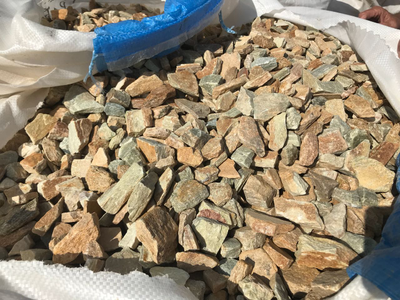 Щебень декоративный (желтый с блеском слюды). Златолит