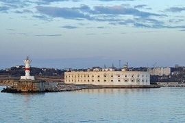 Славная история крепости продолжилась и в Великую Отечественную Войну. Во время Второй обороны, когда советские войска отступали из города, батарея на протяжении 3 суток прикрывала отплывавшие из Севастопольской бухты суда. 