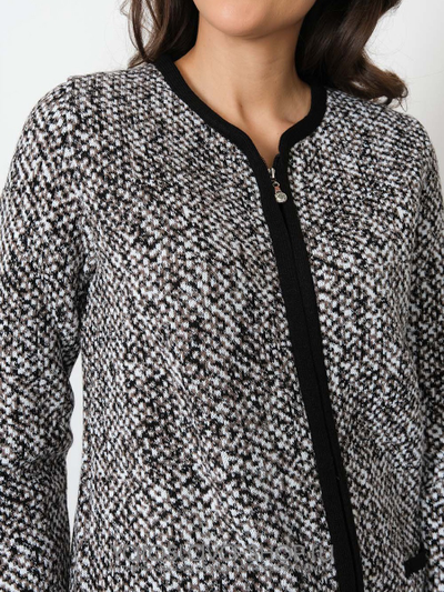 Женский вязаный жакет полуприлегающего силуэта