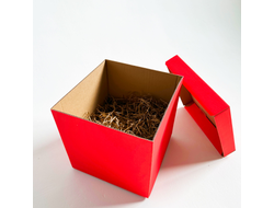 Красная подарочная коробка GILEV 30х30х30см с крышкой и наполнителем