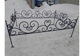 Ограда №34;
Высота полотна - 45 см;
Каркас - труба 20*20/столбы 20*20;
Рисунок - труба 15 мм;
Цена - 2150 (с лаком+150) р. за п.м.