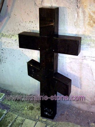 Фото памятника в виде прямого православного креста в СПб