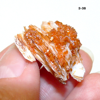 Ванадинит натуральный (щетка) №3-38: 28*24*14мм