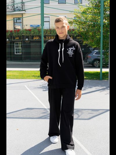 Худи с высоким горлом и вышивкой