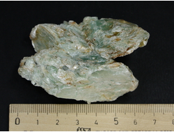 Тальк зеленый (благородный) необработанный, Урал, Шабры (68*43*37 мм, 93 г) №20564