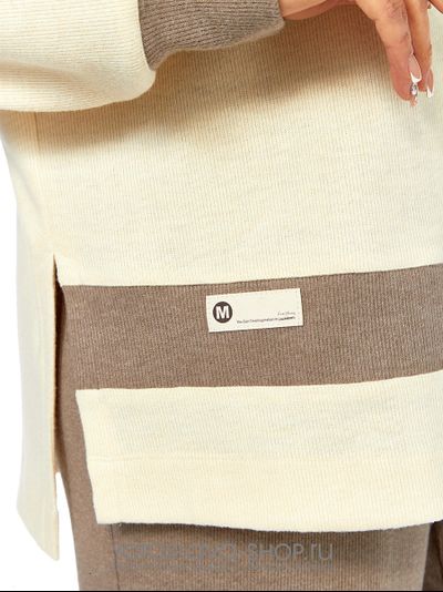 Трикотажный брючный костюм в бежевом цвете