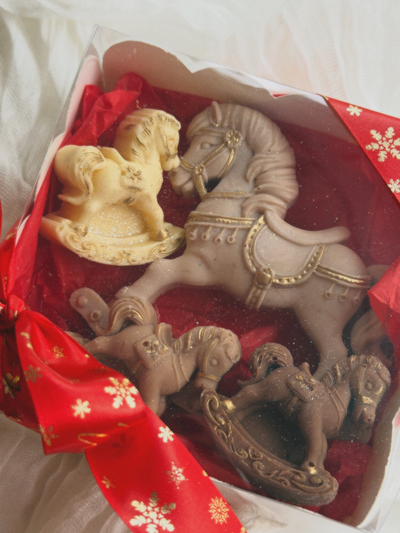 Набор шоколадных лошадок